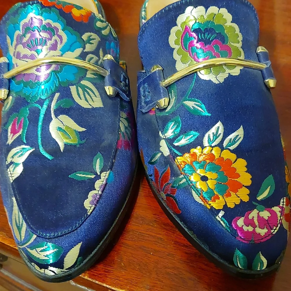 Shoes - Picture 1 of 4